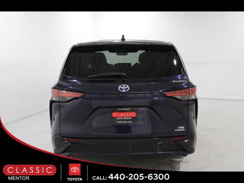 Certified 2021 Toyota Sienna XSE image 24