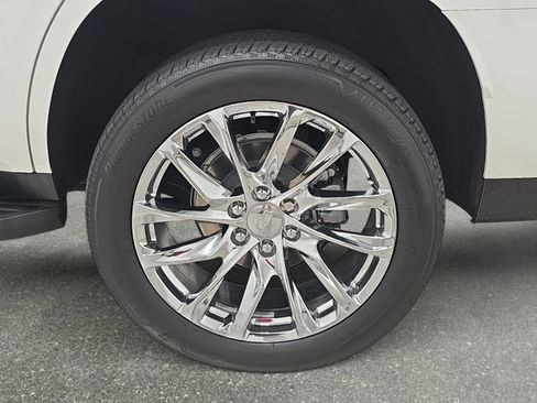 Used 2024 Cadillac Escalade Premium Luxury AWD/4WD image 31