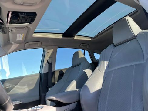 Used 2021 Toyota Venza Limited image 20