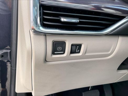 Used 2023 Cadillac XT4 Luxury w/ Cold Weather Package image 15