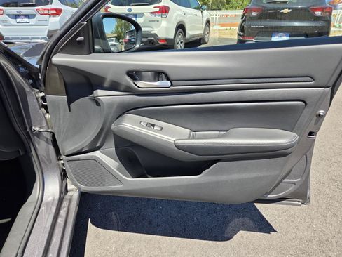 Used 2025 Nissan Altima 2.5 SV FWD image 23