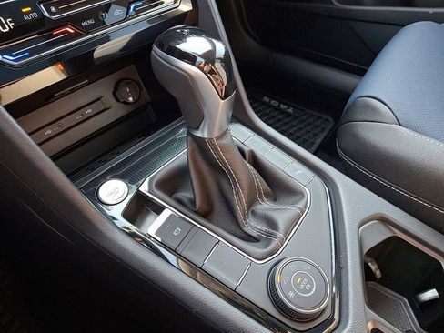 New 2025 Volkswagen Taos SEL image 10