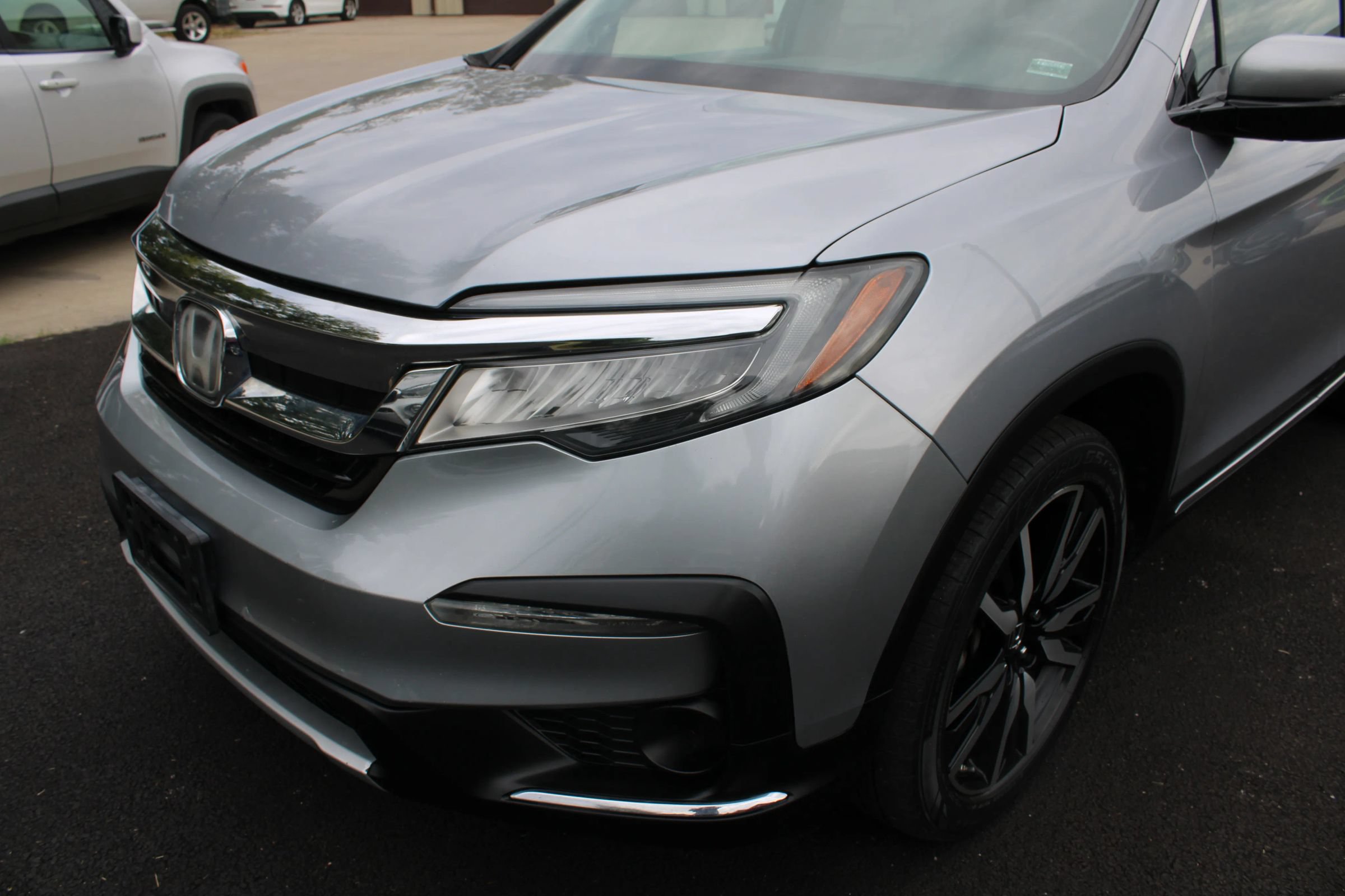 Used 2020 Honda Pilot Touring image 3