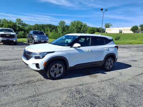 Used 2024 Kia Seltos LX AWD/4WD image 48