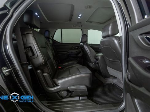 Used 2020 Chevrolet Traverse Premier FWD image 39