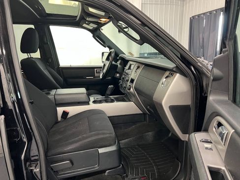 Used 2016 Ford Expedition XLT AWD/4WD image 12