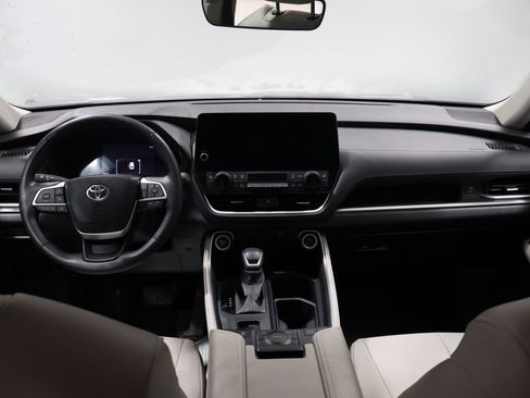 Certified 2024 Toyota Grand Highlander XLE image 16