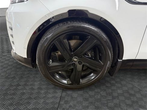 Used 2023 Land Rover Discovery Metropolitan Edition image 14