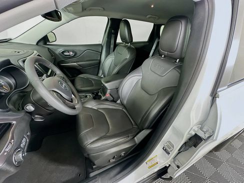 Used 2021 Jeep Cherokee Latitude Lux w/ Comfort/Convenience Group FWD image 20