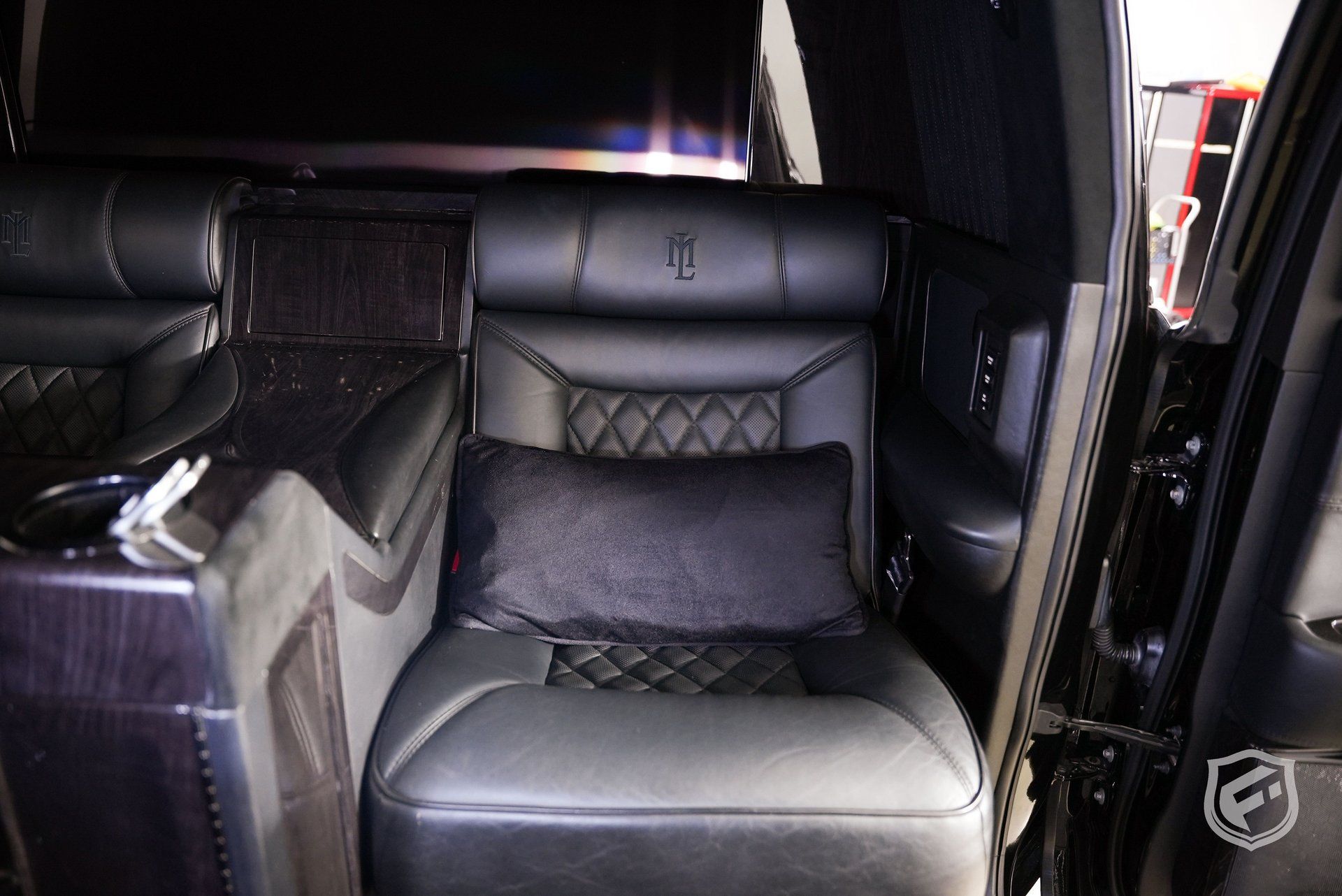 Used 2018 Cadillac Escalade ESV Platinum AWD/4WD image 34