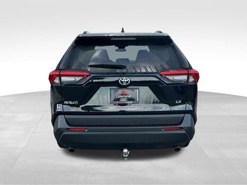 Used 2021 Toyota RAV4 LE image 5