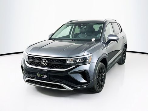 Used 2023 Volkswagen Taos SE w/ Black Wheel Package FWD image 3