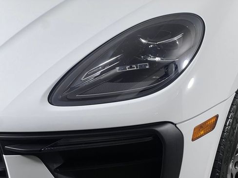 Certified 2023 Porsche Macan Turbo AWD/4WD image 15