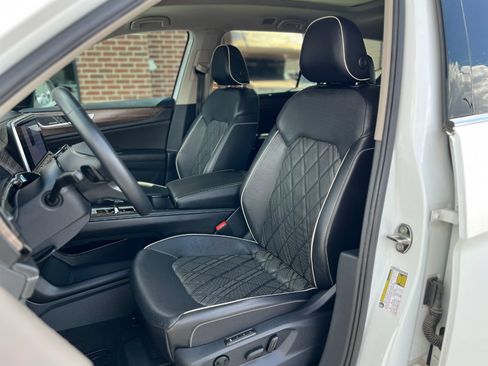 Used 2024 Volkswagen Atlas SEL Premium R-Line AWD/4WD image 23