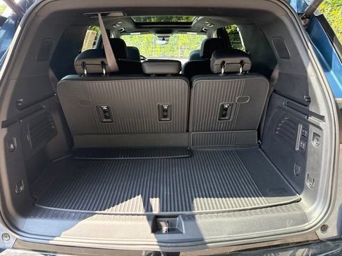 Used 2025 Chevrolet Traverse High Country FWD image 27