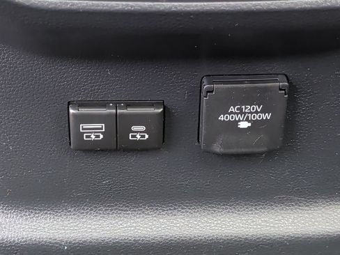 Used 2022 Toyota Tundra Limited w/ Power Package AWD/4WD image 32