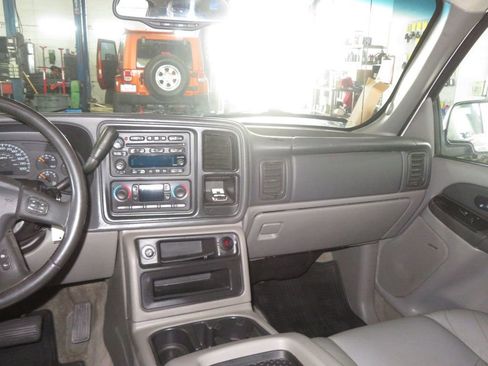 Used 2003 Chevrolet Suburban Z71 AWD/4WD image 38