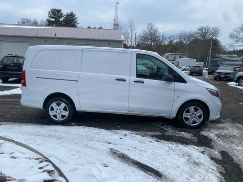 Used 2017 Mercedes-Benz Metris image 4