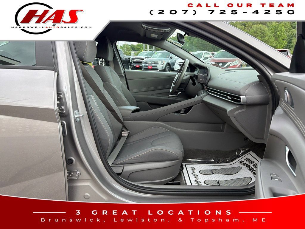 Used 2023 Hyundai Elantra SEL w/ Convenience Package FWD image 11