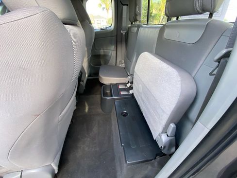 Used 2015 Toyota Tacoma PreRunner image 38