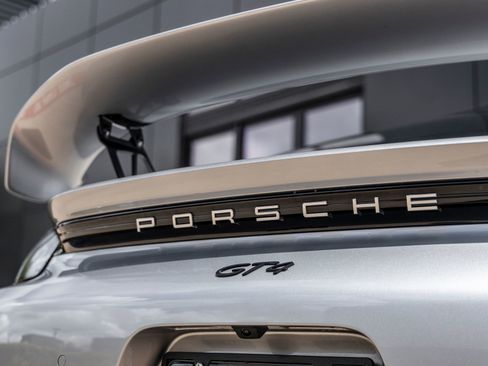 Used 2020 Porsche 718 Cayman GT4 RWD image 16