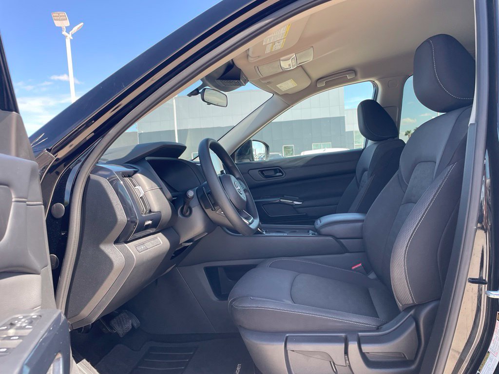 Certified 2025 Nissan Pathfinder S FWD image 19