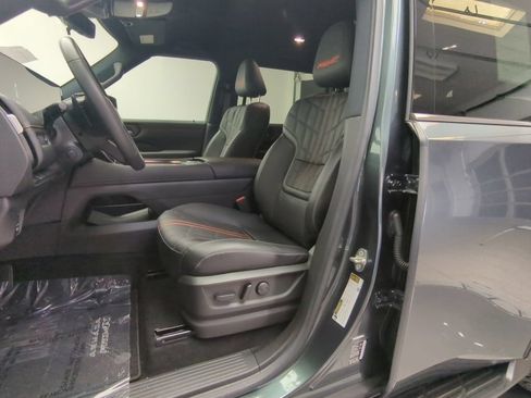 Used 2025 Nissan Armada PRO-4X AWD/4WD image 12