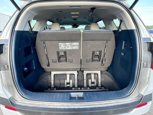Used 2025 Kia Carnival EX FWD image 25