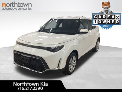 Used 2023 Kia Soul LX image 1