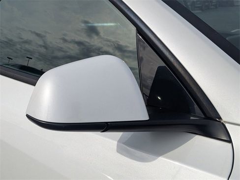 Used 2022 Tesla Model Y Performance image 12