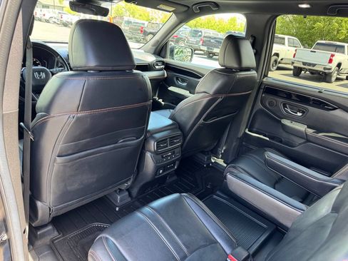 Used 2025 Honda Pilot TrailSport image 29