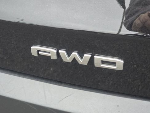 Used 2023 GMC Acadia SLE w/ Driver Convenience Package image 31