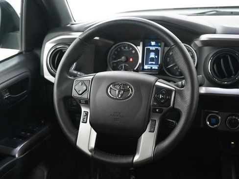 Used 2022 Toyota Tacoma Limited AWD/4WD image 14