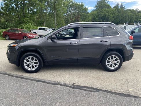 Used 2017 Jeep Cherokee Latitude w/ True North Edition AWD/4WD image 4