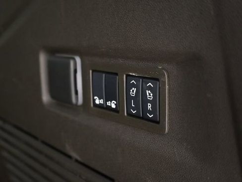 Used 2024 GMC Yukon XL Denali w/ Advanced Technology Package image 37