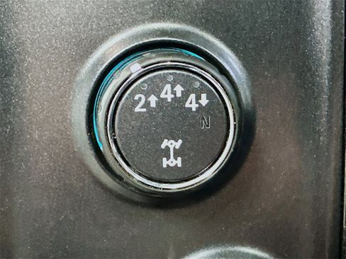 Used 2018 Chevrolet Silverado 2500 LTZ image 35