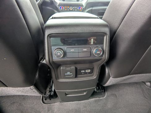 Used 2023 GMC Acadia SLT AWD/4WD image 17