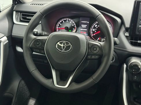 Used 2022 Toyota RAV4 XLE Premium image 21