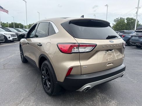 Used 2020 Ford Escape SE FWD image 9