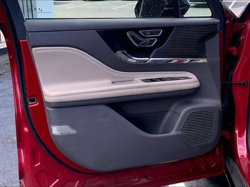 Used 2022 Lincoln Corsair Standard w/ Equipment Group 101A image 23