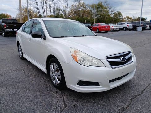 Used 2010 Subaru Legacy 2.5i image 3