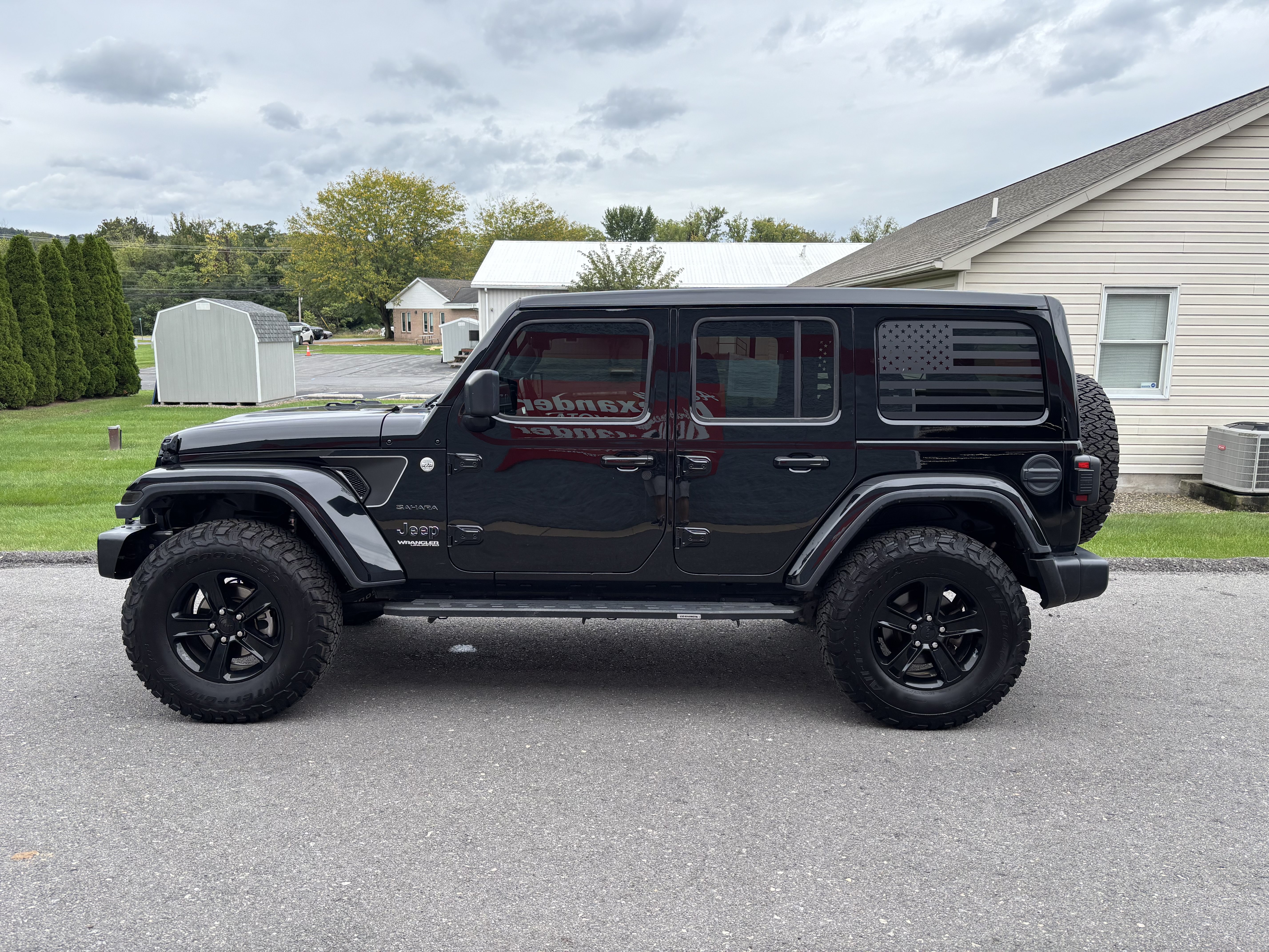 Used 2018 Jeep Wrangler Unlimited Sahara AWD/4WD image 7