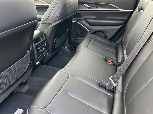 New 2026 Jeep Grand Cherokee Limited image 11