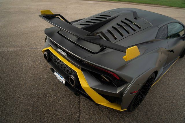 Used 2022 Lamborghini Huracan STO RWD image 33