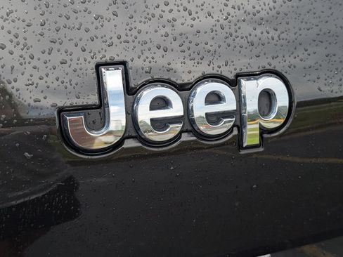 Used 2023 Jeep Grand Cherokee L Limited RWD image 6