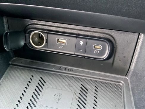 Used 2023 Kia Sportage SX image 31