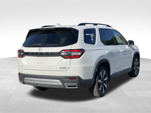Used 2024 Honda Pilot Touring image 4