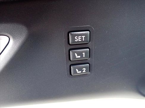 Used 2022 Subaru Ascent Limited w/ Technology Package AWD/4WD image 16