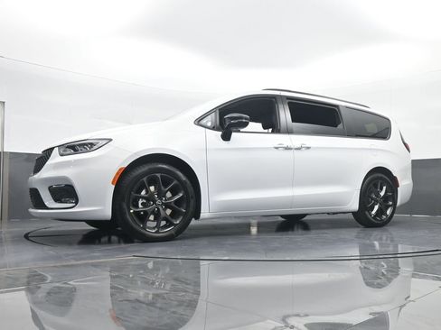 New 2026 Chrysler Pacifica Limited w/ S Appearance Package image 51