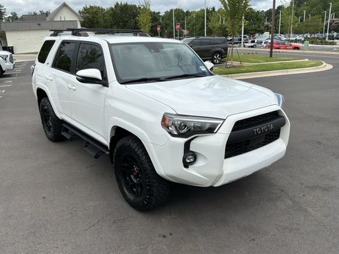 Used 2022 Toyota 4Runner SR5 Premium AWD/4WD image 2
